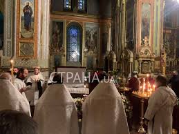 Дружина харківського міського голови геннадія кернеса, якого сьогодні поховали, оксана гайсинська опублікувала зворушливе відео з церемонії прощання з чоловіком. 3u6ievdeokuamm