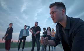 Burçin terzioğlu, yeni filmi 'güzelliğin portresi' ile kariyerinde 'gerilim' türüne de kapı açtı. Netflix In Ilk Turkce Dizisi Hakan Muhafiz In 3 Sezon Tarihi Belli Oldu