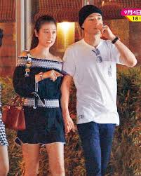 Lâm tâm như được trông thấy ngồi thụp ở ven đường khóc lóc liên tục. Lam Tam NhÆ° Va Hoáº¯c Kiáº¿n Hoa Tinh Cáº£m Ä'i Mua Sáº¯m Sao Chau A Viá»‡t Giáº£i Tri