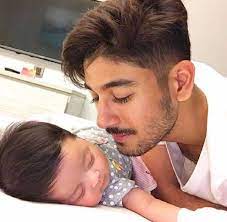 He acted opposite aaron aziz in tuan isteri ihsan. Anak Bawa Harris Baba Dekati Agama