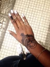 Henna Tattoo Hennatattoo Darkskin White Nails Ring Golden Girl Beauty Hand Finger Tattoos For Women Henna Designs Hand Tattoos