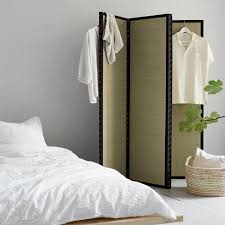 Raumteiler schlafzimmer individuell kürzbar auf die gwünschte länge blickdicht & lichtdurchlässig als sichtschutz & raumneuaufteilung kostenloser versand. Paravent Als Raumteiler Mit Ohne Durchblick Schoner Wohnen