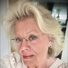 Found these… of one of my portrait paintings. Have no tutorials… cause I  have not the equipment needed… but I have this, and maybe, just maybe… some  of you might find it