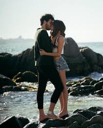 La Imagen Puede Contener Una Persona De Pie Oceano Cielo Exterior Y Agua Tini Stoessel Casal Fotografia