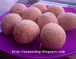 Sebaiknya anda rendam dalam minyak hangat dan goreng setengah matang. Cara Membuat Onde Onde Kopong Isi Kacang Hijau Enak
