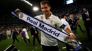 Cristiano ronaldo dos santos aveiro, couramment appelé ronaldo ou cristiano ronaldo et surnommé cr7, né le à funchal, est un footballeur international portugais qui évolue au poste d'attaquant à la juventus fc. Cristiano Ronaldo Leads Real Madrid To 33rd La Liga Title