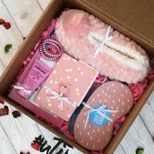 что подарить девочке на 4 года на день рождения Ladybox 4 Eto Sama Nezhnost Nabor Vypolnen V Myagkih Rozovyh Tonah Dlya Cenitelnic Uyuta I Komforta Do Idei Podarkov Podarki Tematicheskie Podarochnye Korziny