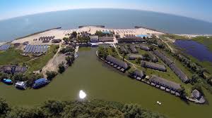 La gura portitei puteti ajungem pe drumul european e87, care leaga constanta de tulcea. Gura Portitei