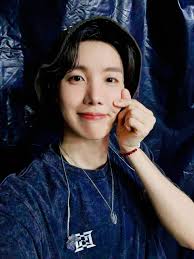 Setlist JHOPE's 'Hope On The Stage' in Seoul Day 1 1- What If 2- Pandora's  Box 3- ARSON 4- STOP 5- MORE 6- On The Street 7- Lock/Unlock 8- I Don't Know