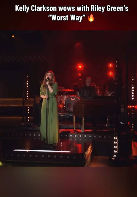 Kelly Clarkson Sings Riley Green’s ‘Worst Way’ Cover