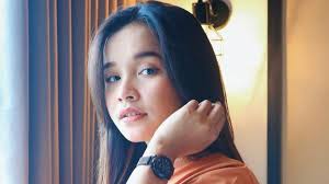 Kita bisa menangis tanpa air mata. 3 Biduan Muda Jawa Timur Ini Calon Diva Dangdut Tanah Air