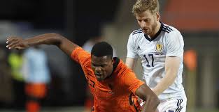 Dit is de vriendin van bliksemschicht denzel dumfries. Transfer Naar Premier League Lonkt Voor Psv Aanvoerder Dumfries Voetbalprimeur Nl