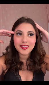 Jaqueline Singing to Edgar