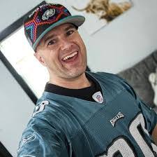 Kenneth Schrock's Instagram, Twitter & Facebook