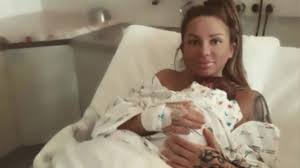 Jun 30, 2021 · große klappe, aber scheinbar auch großes herz! Schwesta Ewa Ist Mutter Geworden Das Baby Der Skandal Rapperin Ist Da