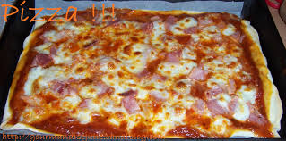 Pate A Pizza Fine Et Croustillante Les Gourmandises De Julie