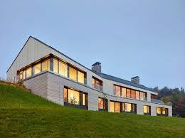 Atelier Kastelic Buffey Have Recently Completed The Hilltop House That Sits On Top Of A Slope Within The Niagar Architecture House Long House Houses On Slopes