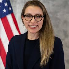 Leah Passauer Arlington, VA She/Her My Grandma, Helen Kinder, was a  trailblazer. When I was just six-years-old, she was a Peace Corps volunteer  serving in Thailand. Her stories of living in a