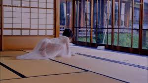 アイドル・女子アナ画像☆吟じます 満島ひかり マ○コの割れ目に食い込ませた純白パンチラ丸見え人間椅子