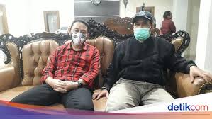 Sementara pesaingnya, siti nurhayati dan bimantoro. 1cibzxw2j0v9wm