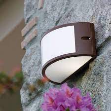 Lampada in alluminio, materiale robusto e di alta qualità adatto per uso interno ed esterno. Lampade Da Esterno Foto Design Mag