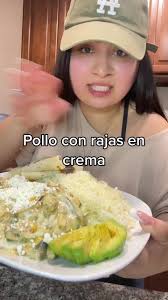 Pollo von rajas en crema aka chick with roasted poblanos in a creamy sauce!  #polloconrajas #chickenrecipes #polloreceta #cosinando #cooking #fyp