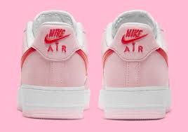 Alongside a bright red and pink dunk low , the swoosh will be bringing the air force 1 into its plans. Valentine S Day Nike Air Force 1 Love Letter Dd3384 600 Sneakernews Com