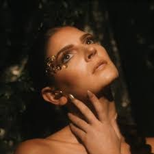 Margo Hess's Instagram, Twitter & Facebook