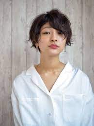 椎名林檎の髪型とメイクをマネしたい 目指すは色気たっぷり美人 bangs バングス ショートのヘアスタイル ヘアスタイリング クラシカル ボブ