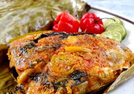Campur ikan pindang, parutan kelapa yang sudah berbumbu, petai cina dan cabai rawit merah utuh. Resep Pepes Ikan Mas Bumbu Kuning Khas Jawa Barat Resepku Me