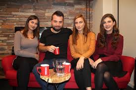 Tay'ı canlandıracak isim, kırgın çiçekler projesiyle ünlenen naz çağla irmak oldu. Kirgin Cicekler In Kizlarindan Yeni Aciklamalar Var Noluyo