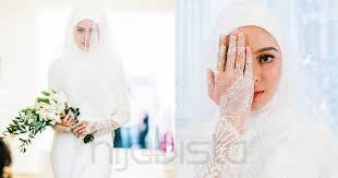 Ameer merupakan anak lelaki kepada menteri hal ehwal ekonomi yb dato' seri mohamed azmin ali dan mazreen shanim datuk seri shaheen merupakan puteri bongsu 'iron lady malaysia' datuk wira dr. Truly Love Your Weddingdress Netizen Puji Ootd Syida Melvin Sangat Cantik Di Majlis Kahwinnnya Hijabista