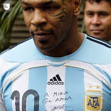 Danilo Huezo's Instagram, Twitter & Facebook