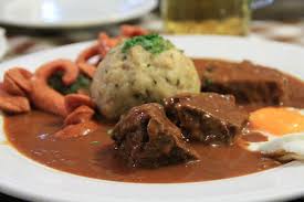 Il gulash è sicuramente uno dei piatti più conosciuti e rappresentativi della gastronomia ungherese, che vanta molte imitazioni sia in europa che oltreoceano. Mondiali 2014 Germania Argentina Piatti Tipici E Comunanze Pagina 3 Di 4