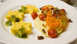 300 gr di farina per una polenta soda, 250 gr chiudete la pentola e fate cuocere per mezz'ora da quando inizia il fischio, non appena cioè la pentola andrà in. Come Fare La Polenta Idee Green