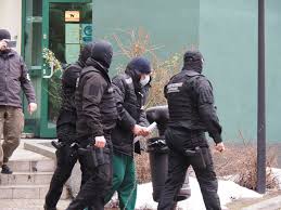 In 1998 he became a. Morderstwo W Knurowie Maz Zastrzelil Zone Przyznal Sie Sasiadom Mezczyzna Zostal Zatrzymany Przez Policje Dziennik Lodzki