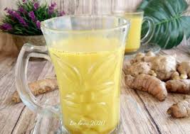 Minuman ini sendiri dibuat dari beberapa bahan, seperti jahe, kuning telur, santan, gula aren, dan juga merica bubuk. Cara Mudah Membuat Wedang Jahe Susu Kunyit Enak Dan Antiribet Resep Dapur Kobe