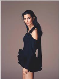 Tuba büyüküstün, 5 temmuz 1982 tarihinde i̇stanbul şehrinde dünyaya gelmiştir. Tuba Buyukustun