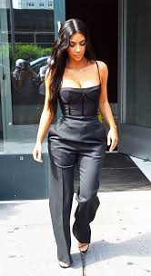 10 Looks Para Copiar De Kim Kardashian Agora Guita Moda Kim Kardashian Outfits Kardashian Outfit Kim Kardashian Style