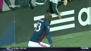 ↑ bernardo fallas.dynamo acquire forward kamara from san jose (англ.). Kei Kamara Gets A Yellow Card For Twerking Youtube