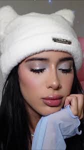 Marisa Winter's Instagram, Twitter & Facebook