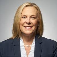 Tracy Earle's Instagram, Twitter & Facebook