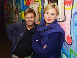 To connect with jung & naiv, join facebook today. Habeck Und Schulze Grune Polit Stars In Der Koffer Furth Nordbayern