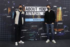 Die about you awards 2019 sind die größte influencer award show des jahres und werden noch bunter, noch pulsierender. About You Awards 2021 Das War Die Grosste Award Show Der Social Media Branche Live Auf Prosieben Mit Prominenten Gasten Und Emotionalen Momenten About You