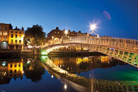 18 pedestrian bridges and footbridges with amazing designs. Dublin Halfpenny Bridge Landscape Poster Plakat 3 1 Gratis Bei Europosters