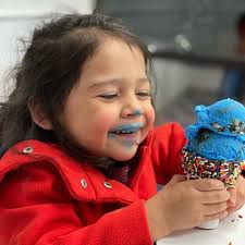 Monstera cream bluelee leaf size