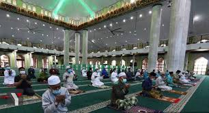 Barangsiapa yang tidak melaksanakannya, ma. Syukur Penduduk Di Terengganu Mula Dibenarkan Solat Jumaat Berjemaah Lima Waktu Di Masjid Libur