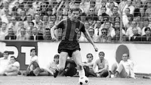 Klicke in dieses feld, um es in vollständiger größe anzuzeigen. Die Erste Rote Karte Der Bundesliga Vor 50 Jahren Wie An Der Ampel Kicker