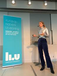 I ett samtal om att vilja bli epidemiolog, uppsala, humor, skärmar till barn, psykologföräldrar, vetenskapskommunikation. En Varld Utan Vald Mot Barn Linkopings Universitet