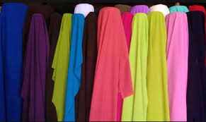 Dalam penggunaannya, kain wolfis cukup aplikatif dan fleksibel karena tersedia dalam berbagai varian warna. Kelebihan Bahan Kain Wolfis Cocok Untuk Membuat Busana Muslim